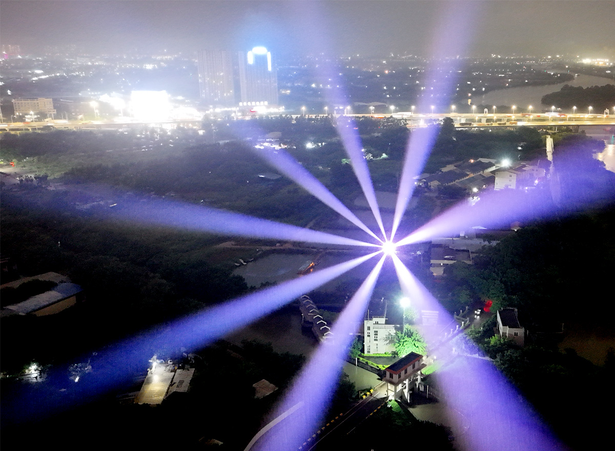 Outdoor Waterproof Laser Beam Moving Head Light 7 Luz principal móvil impermeable al aire libre del haz láser 7